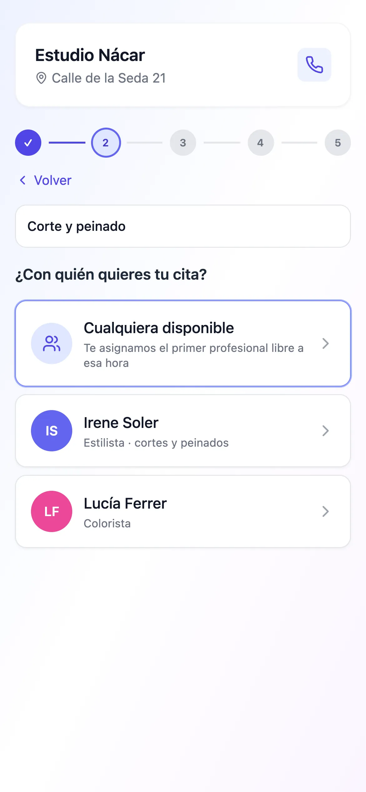Widget de citas en el móvil: la clienta elige profesional o el primero disponible
